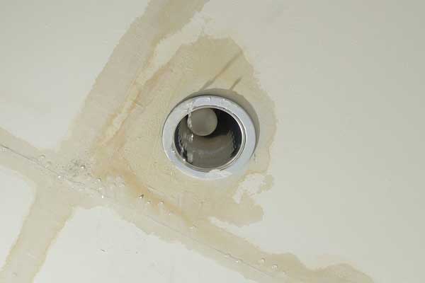 台風や強風後の雨漏り