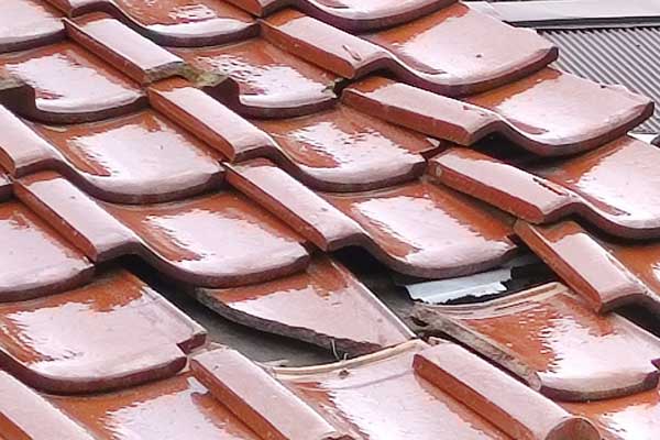 瓦のずれ・割れ、落下